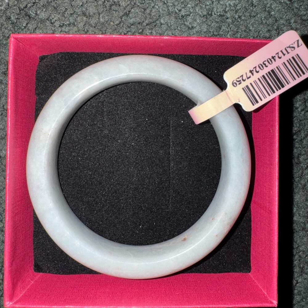 Elegant Light Green Jade Bangle Bracelet